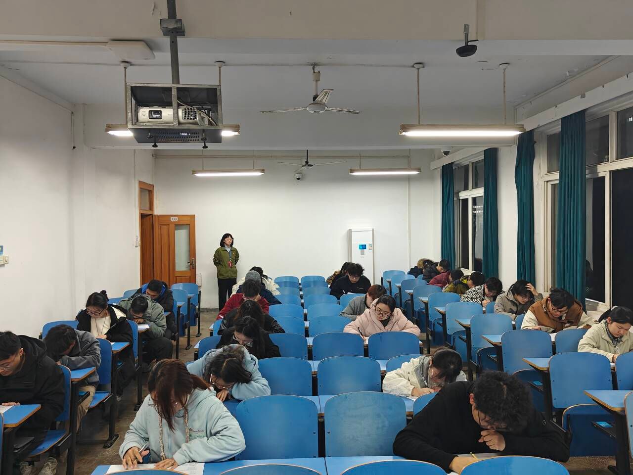 A2(7`SLGB$FXZ79Y)U9L@B1_tmb